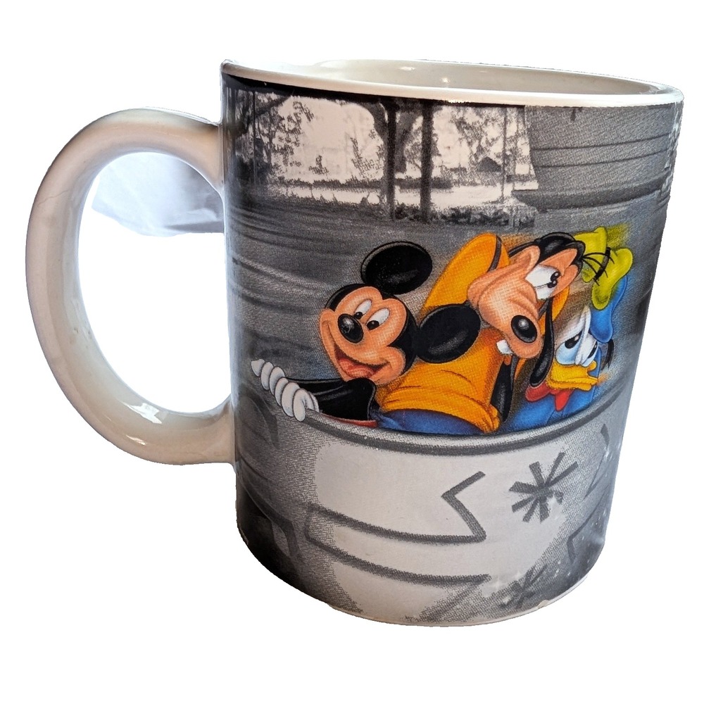 Walt Disney World Resor Mad Tea Party Cup Ride Mug Mickey Goofy Donald Duck 16oz